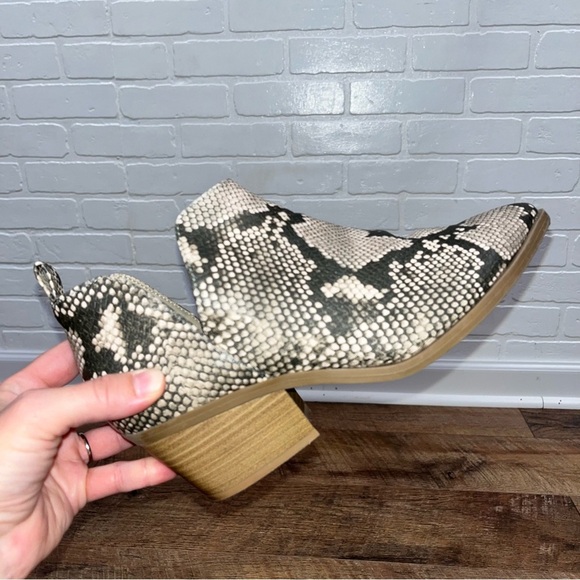 Universal Thread Faux Snakeskin Heeled Booties - Picture 1 of 11